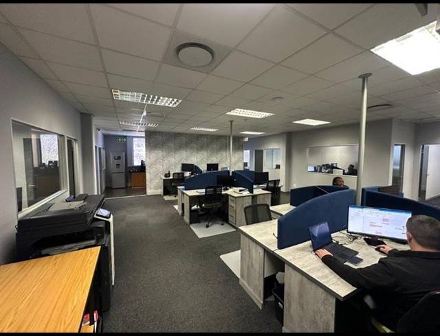 BUSINESS PROPERTY TO RENT IN CONSTANTIA KLOOF